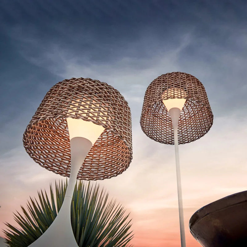 Lampada Solare in Rattan Intrecciato